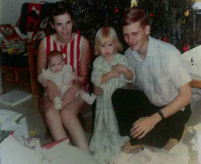 Judy, Rebecca, Sharon and Steve in the last Christmas they all spent together (in 1968).